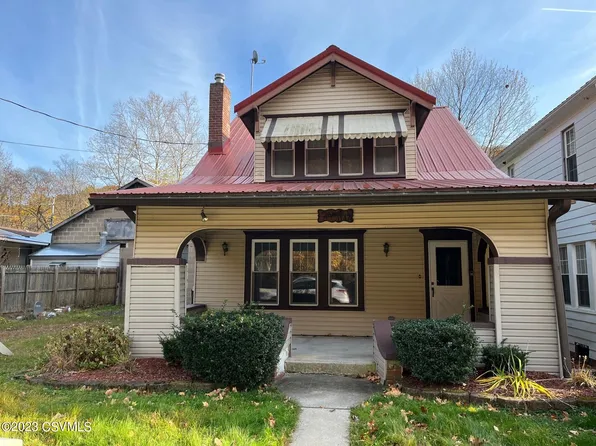 1142 Center St, Coal Township, PA 17866