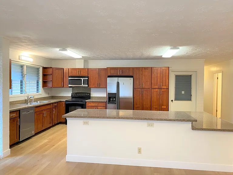 2702 Manoa Rd — Photo 1