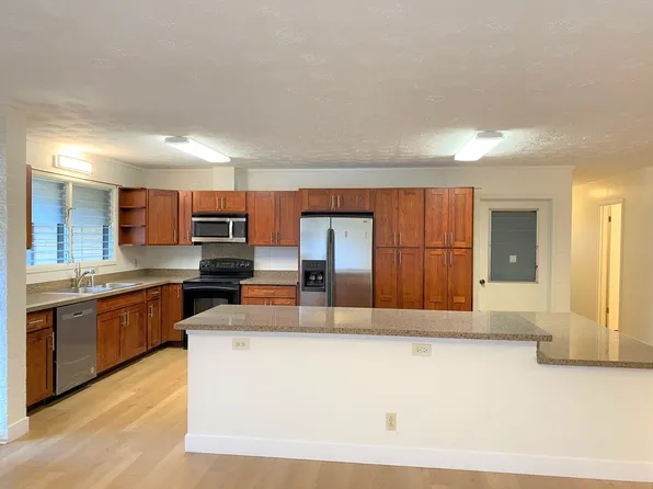 2702 Manoa Rd, Honolulu, HI 96822
