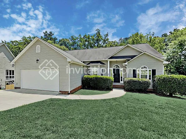 129 Deerfield Dr, Mount Holly, NC 28120