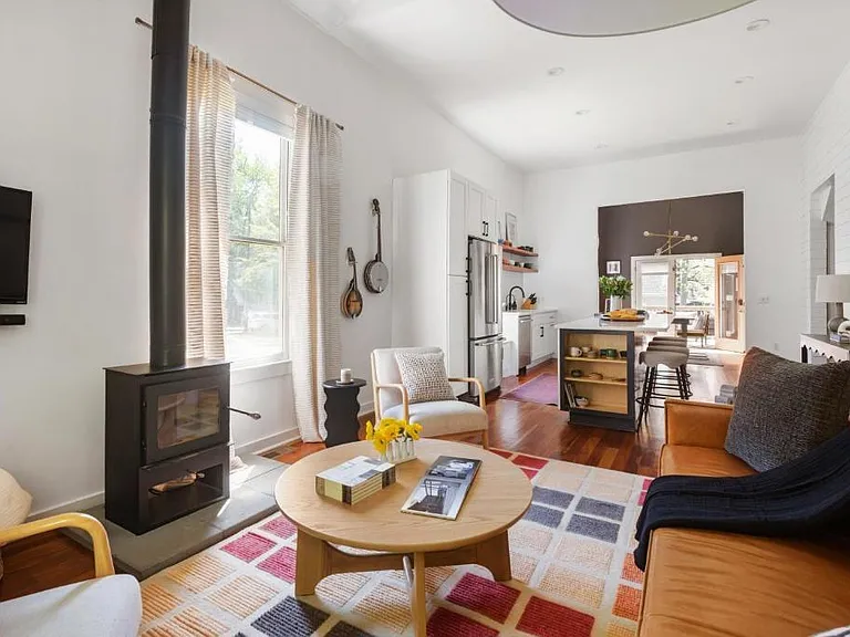 685 Wylie St SE — Photo 11