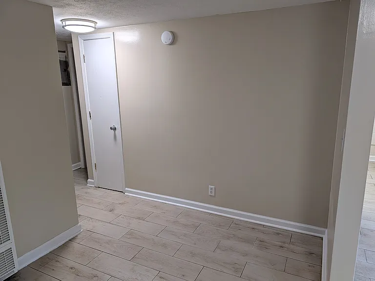 632 Chatham Ave — Photo 2