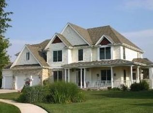 1126 Sara Ct, Batavia, IL 60510