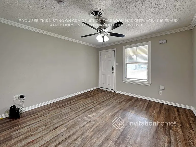 208 Ennis St — Photo 3