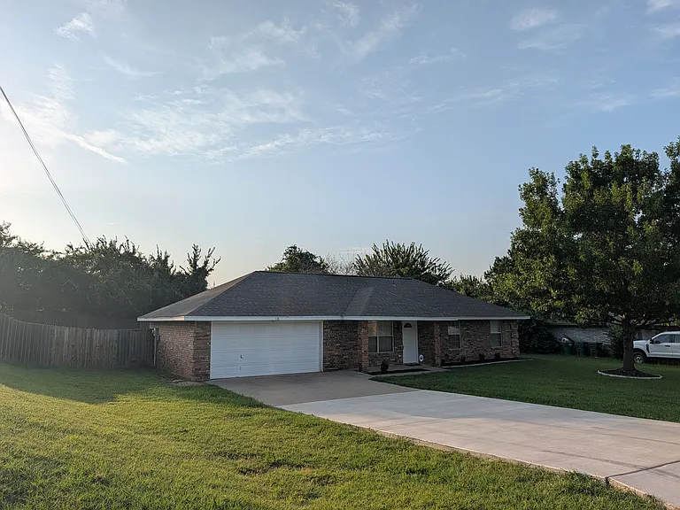 118 Westridge Dr — Photo 3