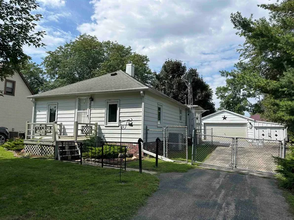 505 Eaton St, Savanna, IL 61074