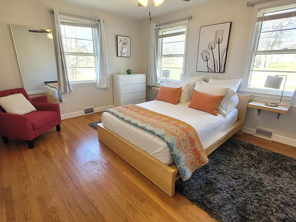 New queen beds