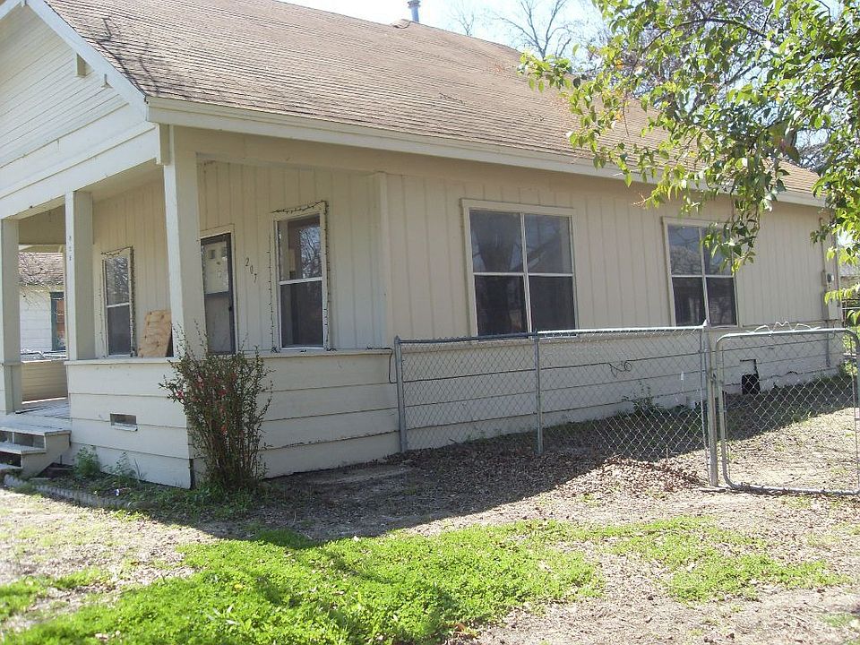 2nd image of 207 S Ave E
