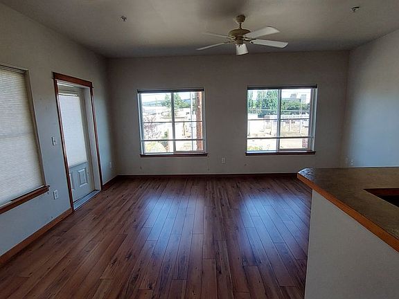 3rd image of 1817 D St Unit 202