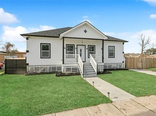 2616 Guerra Dr, Violet, LA 70092