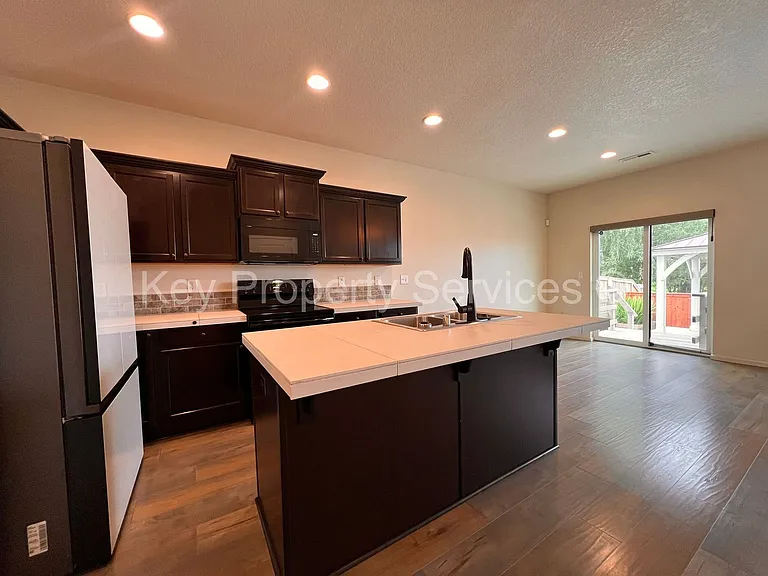5600 NE 129th Pl — Photo 4