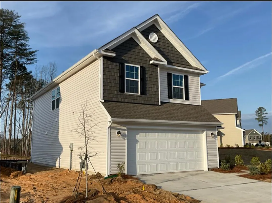4 bed, 2.5 bath, 2098 sqft, $2,550 — Photo 2
