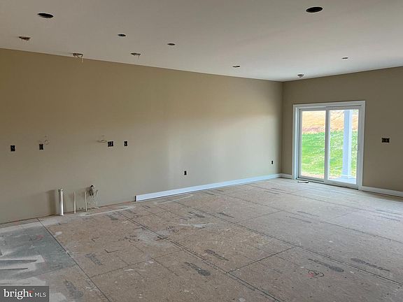 4th image of 307 Ridgefield Dr