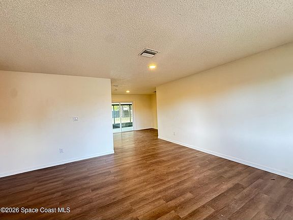 2nd image of 1320 Creel Rd NE