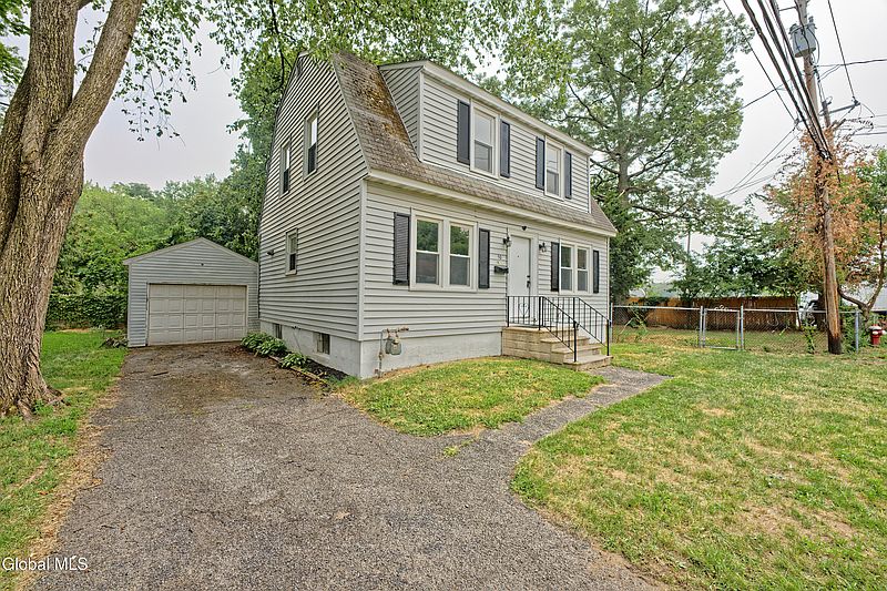 2nd image of 50 Dott Avenue