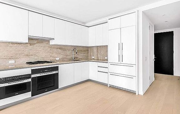 5th image of 450 Washington St #904