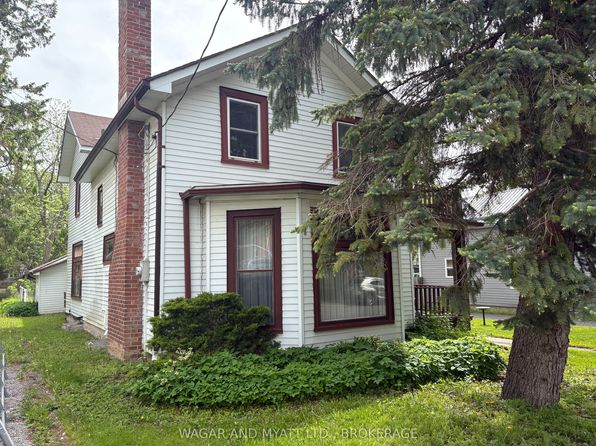 163 Adelphi St, Greater Napanee, ON K7R 1T6