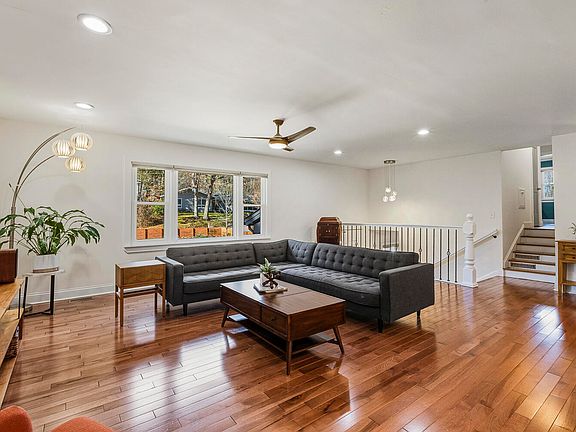 3rd image of 3704 Swann St