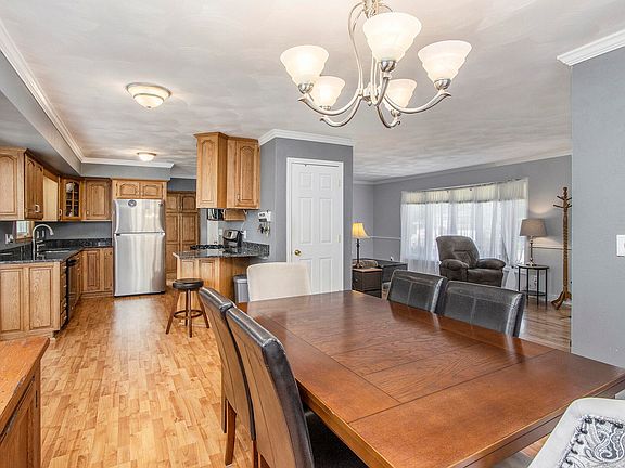 4th image of 457 Arcadia Blvd