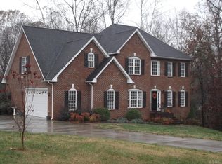 1063 Walkers Crossing Dr, Forest, VA 24551