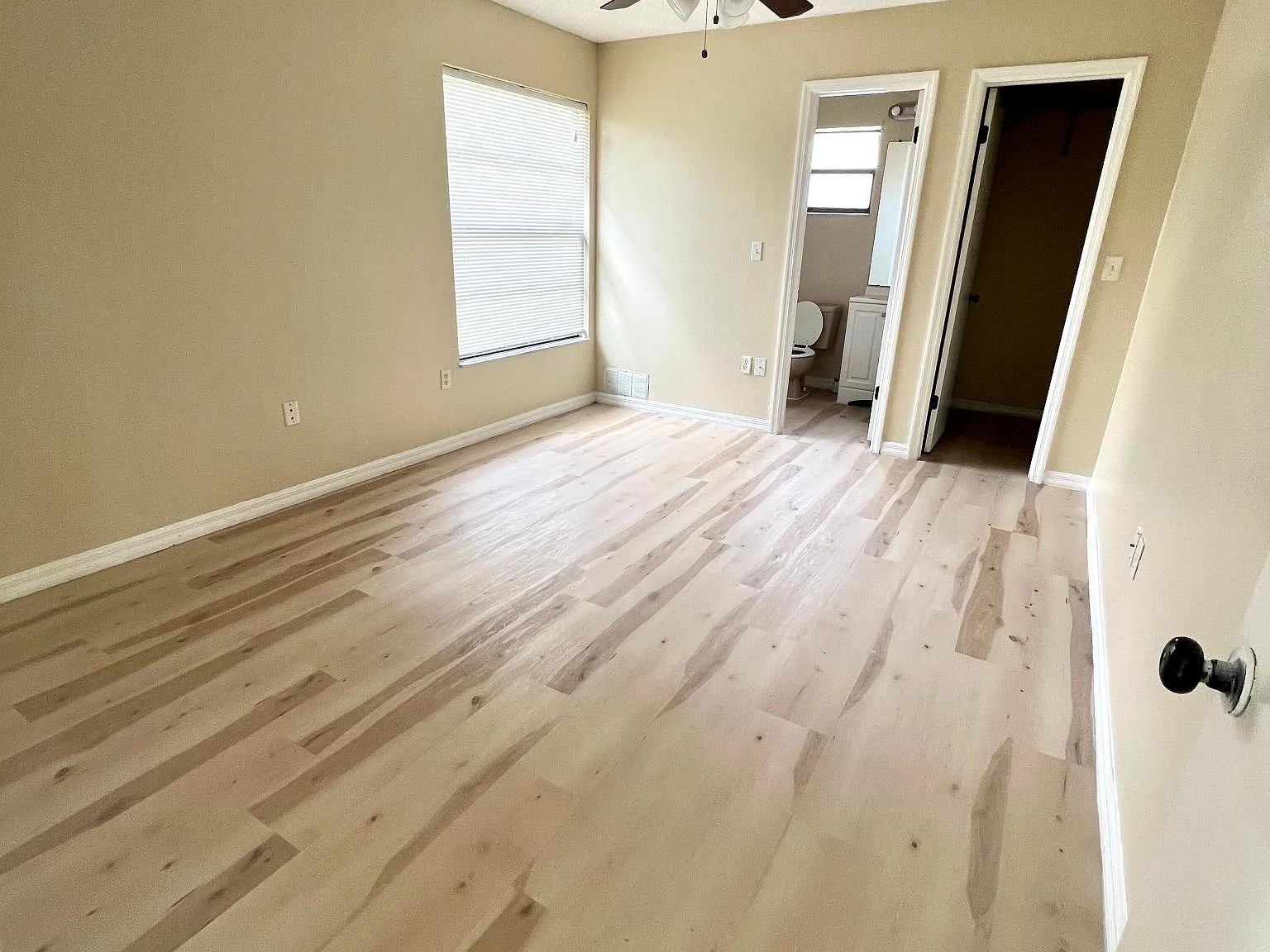 5571 Mariner Blvd — Photo 3