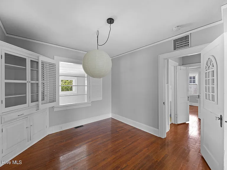 2137 Jackson St — Photo 11