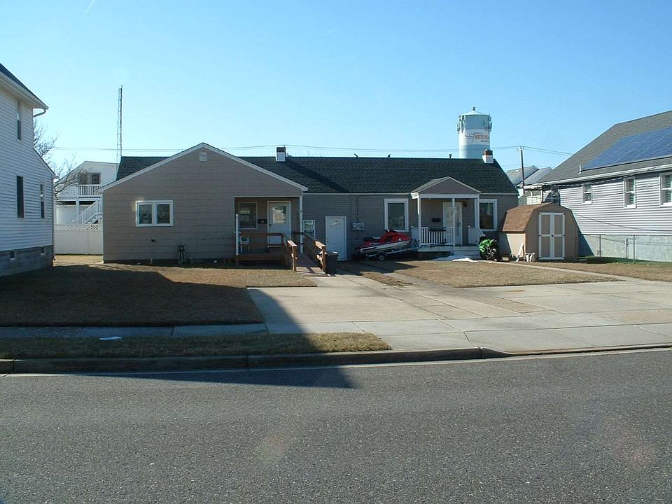 2nd image of 126 E 3rd Ave