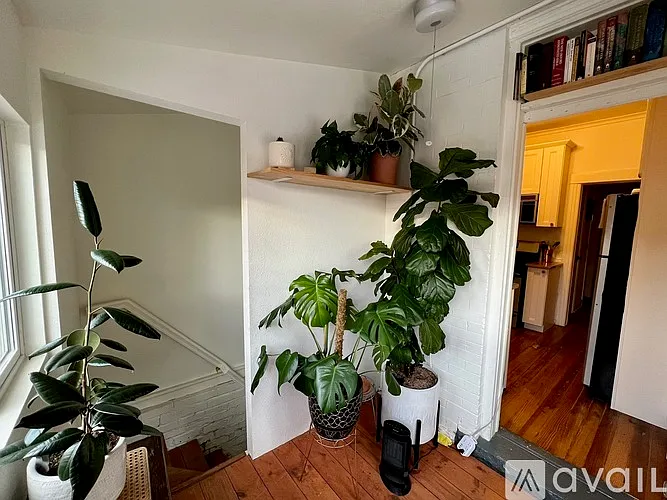 2441 N Vine St — Photo 14