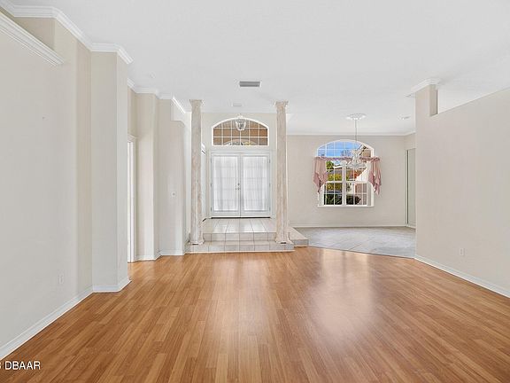 5th image of 6 Wood Clift Ln