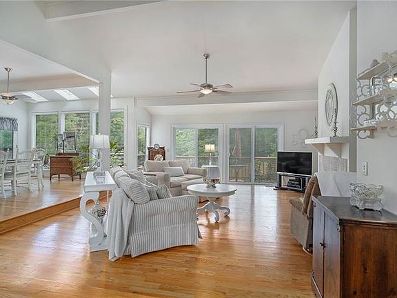3rd image of 2262 Belle Vista Ct