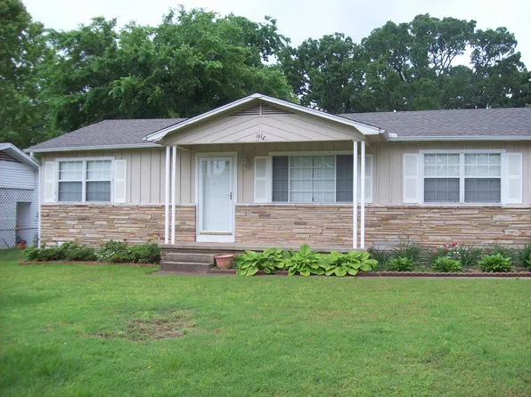 1613 W Gibson St, Ozark, AR 72949