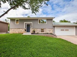 1304 17th St, Wamego, KS 66547