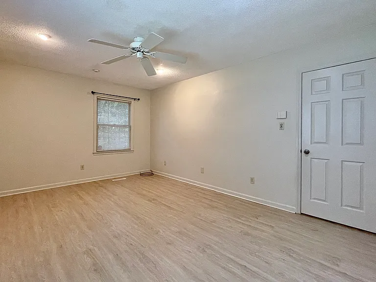 219 Green Lake Dr — Photo 23