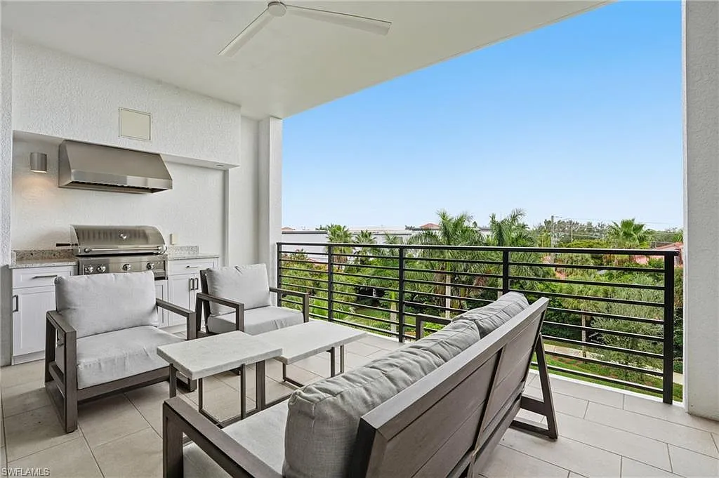 2 bed, 2.5 bath, 1935 sqft, $15,000 — Photo 2