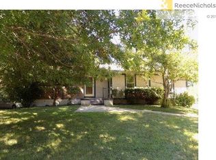 1905 SW Skyline Dr, Blue Springs, MO 64015