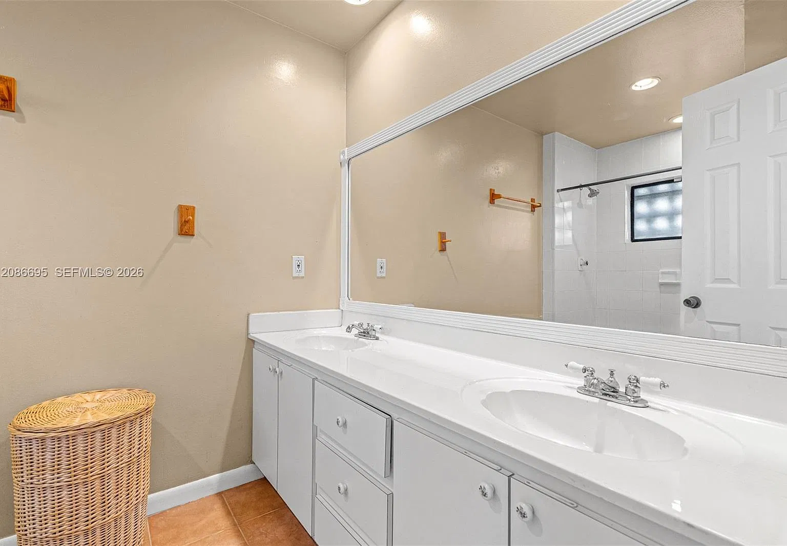 2 bed, 1496 sqft, $3,000 — Photo 2