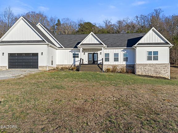 2nd image of 916 Zirkle Rd