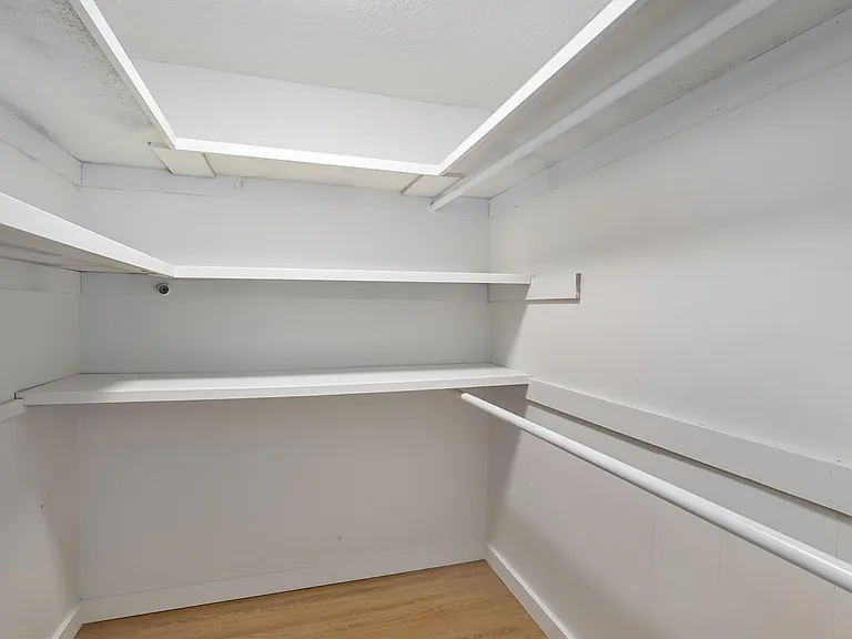 2023 E Battlefield Rd — Photo 30