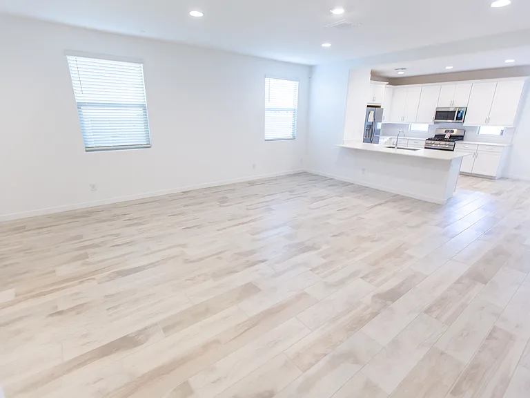 2243 E Ridgewood Ln — Photo 19