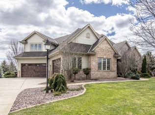 2175 Coachmen Ct, Delafield, WI 53018