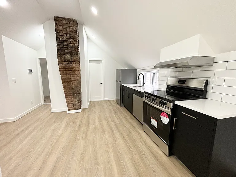 165 W Main St #1 — Photo 3