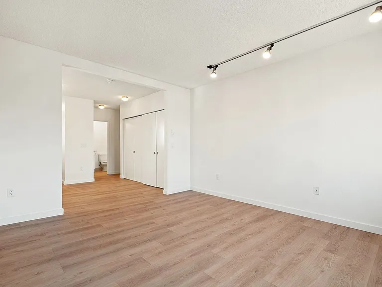 Pine Street Apartments — Photo 16