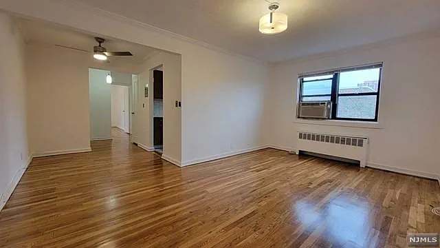 2333 Hudson Ter #E3 — Photo 3