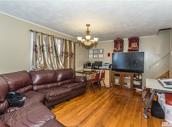 4th image of 376 Maplegrove Ave