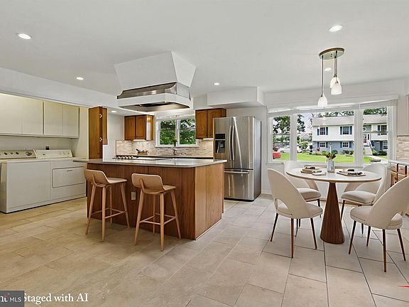 5th image of 112 Westwood Cir
