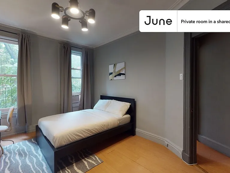 336 W 47th St #2A — Photo 2