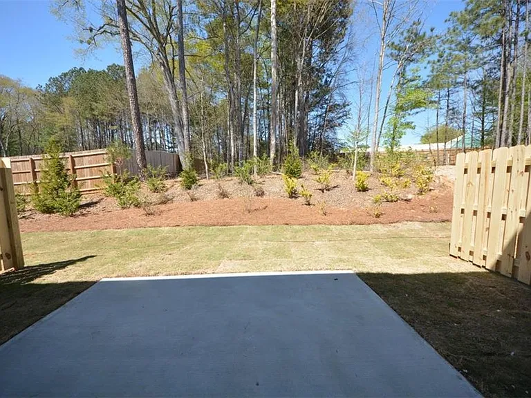 1147 Lucan Ln — Photo 16