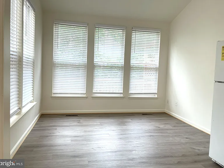 2540 Banshire Dr — Photo 10