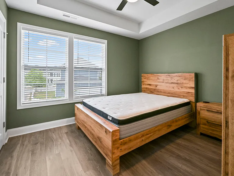 829 Moen Pl — Photo 18