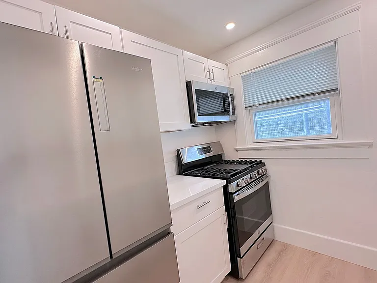 2142 5th Ave — Photo 34